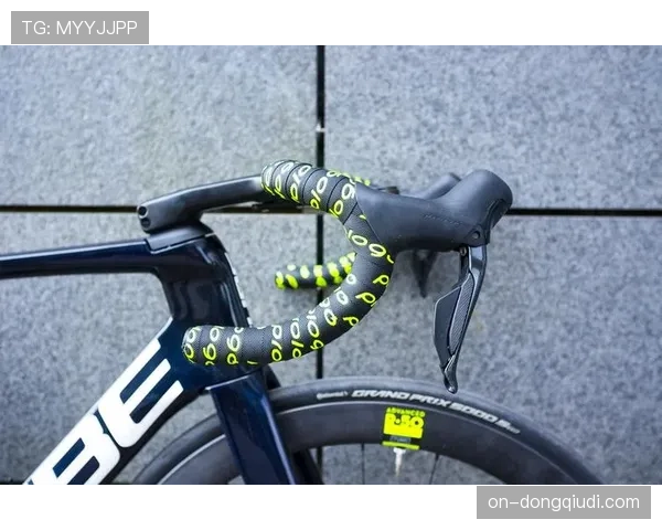 官方:沧州雄狮签下自由身的荷兰中卫范德霍恩,填补后防空缺